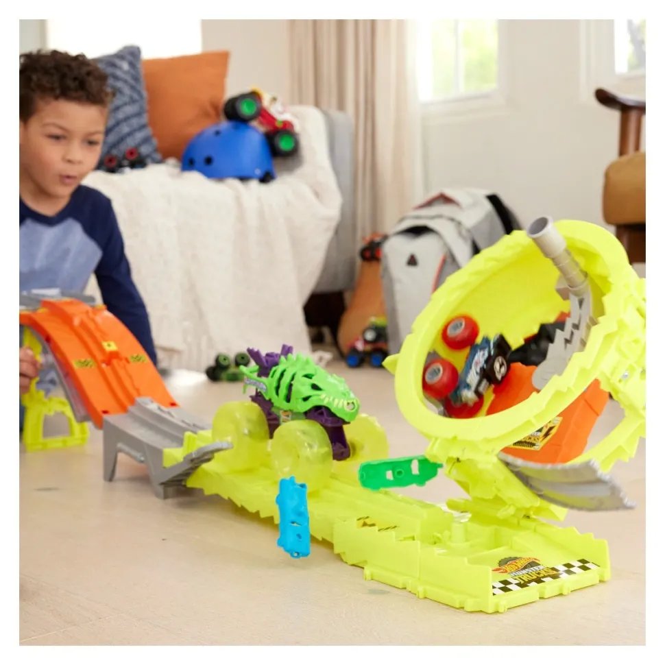 Hot Wheels Monster Trucks Rhinomite's Chargin' Challenge