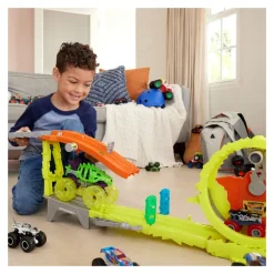 Hot Wheels Monster Trucks Rhinomite's Chargin' Challenge