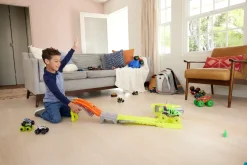 Hot Wheels Monster Trucks Rhinomite's Chargin' Challenge